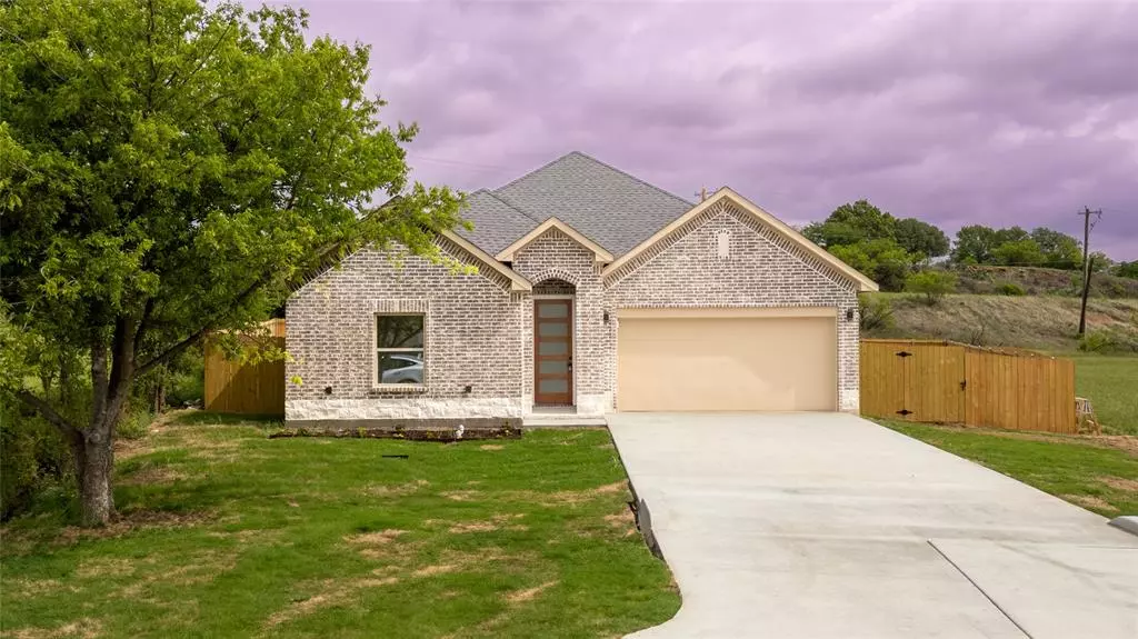 518 Dolphin Terrace, Runaway Bay, TX 76426