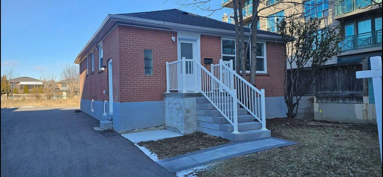 924 Sheppard AVE W, Toronto C06, ON M3H 2T6