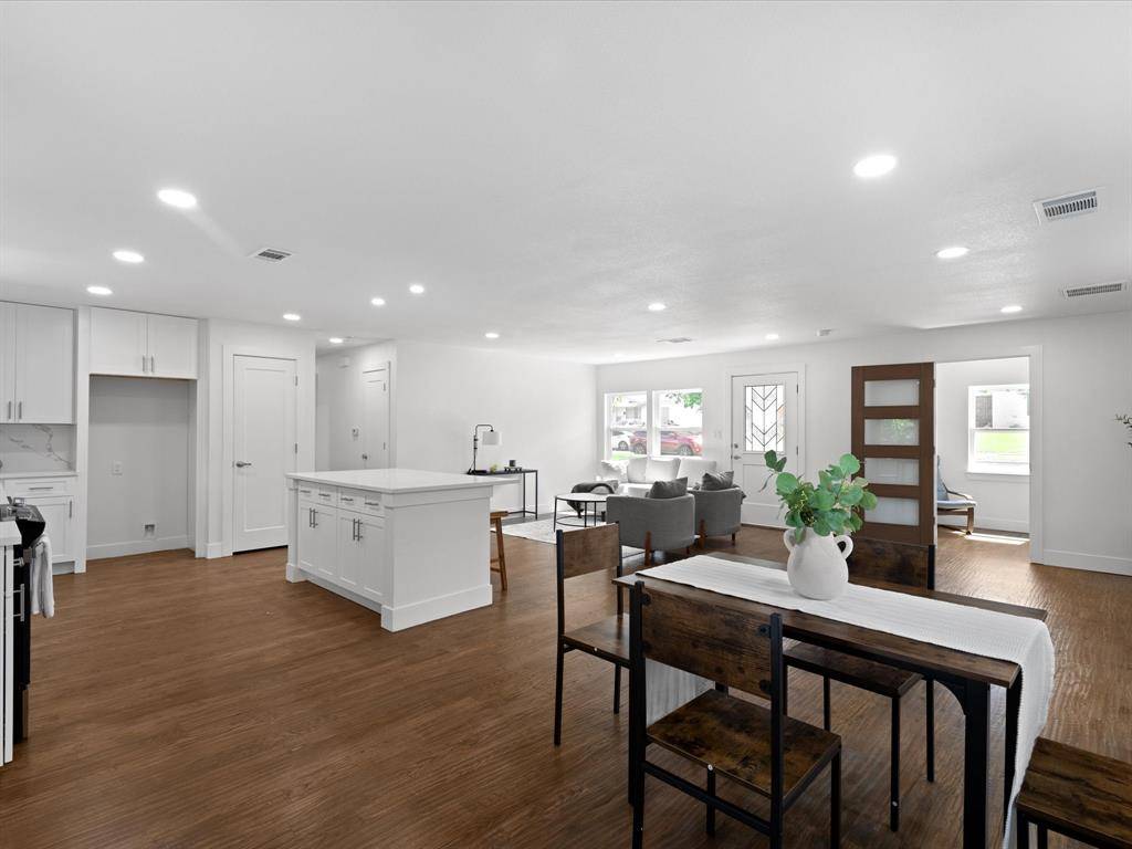 Dallas, TX 75211,2526 Wood Valley Drive