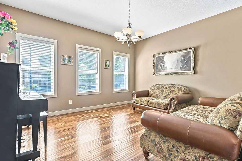 Calgary, AB T2Z 3Y6,47 Elgin TER Southeast