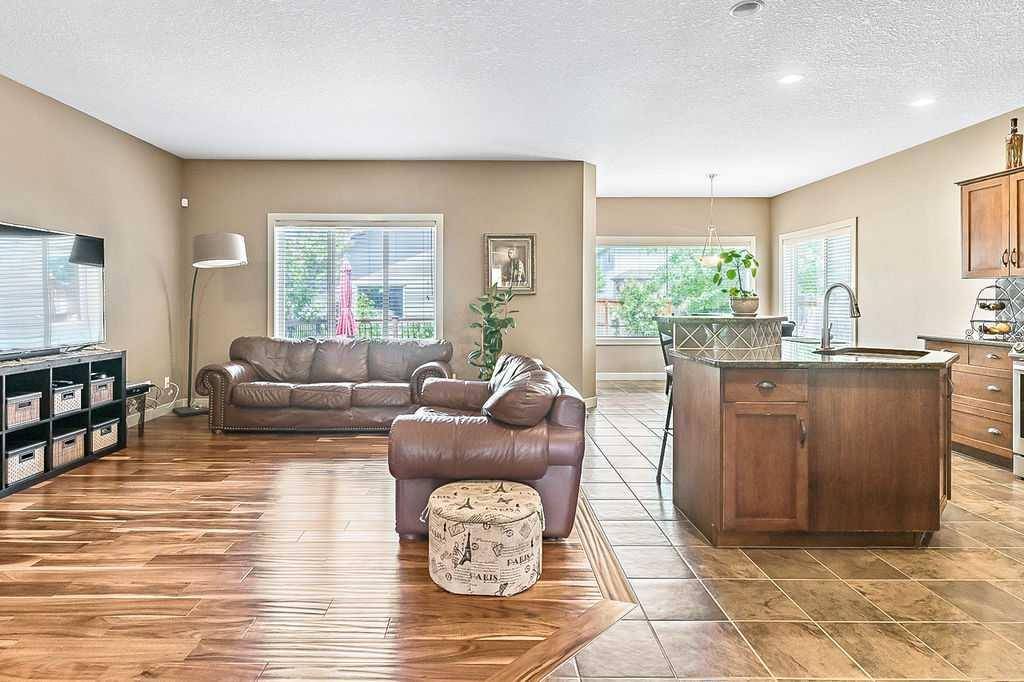 Calgary, AB T2Z 3Y6,47 Elgin TER Southeast