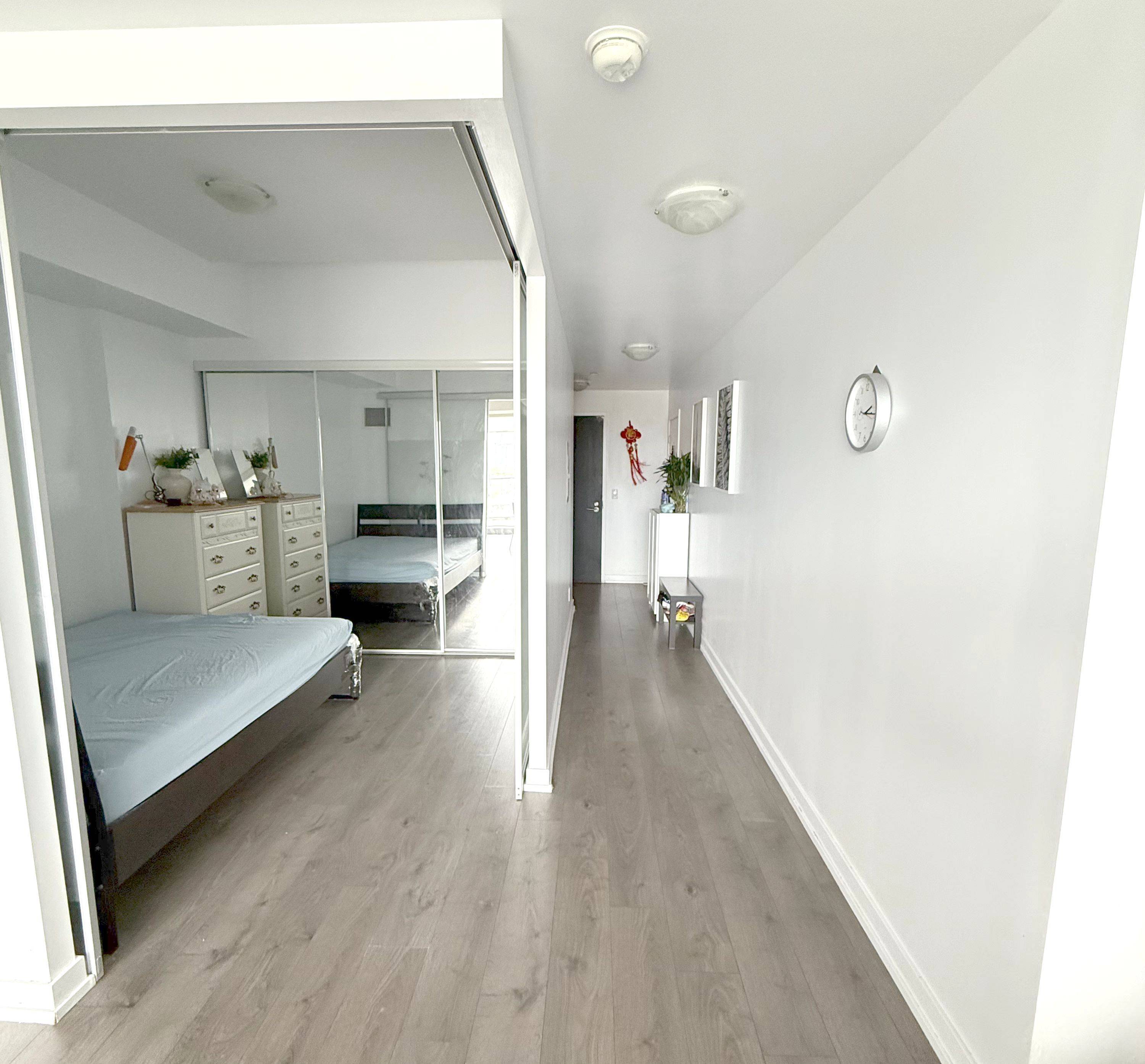 Toronto C01, ON M5T 0C2,297 College ST #709
