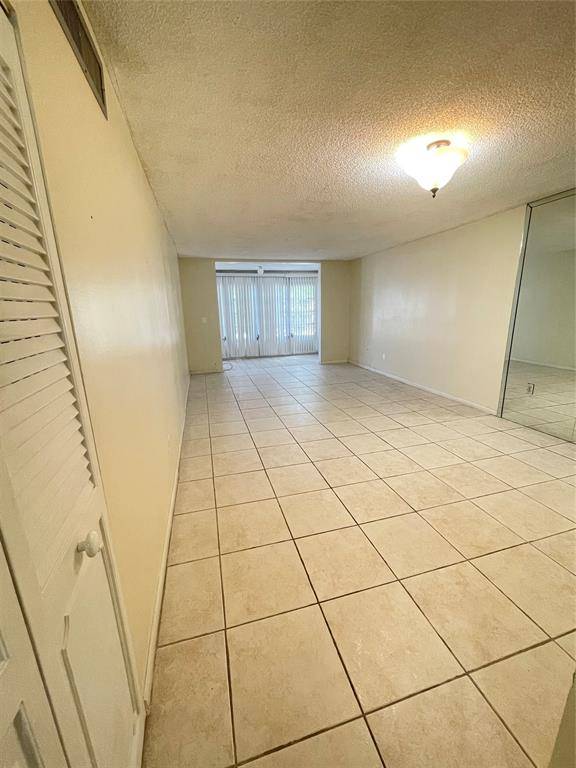 2840 Somerset Dr #212M, Lauderdale Lakes, FL 33311