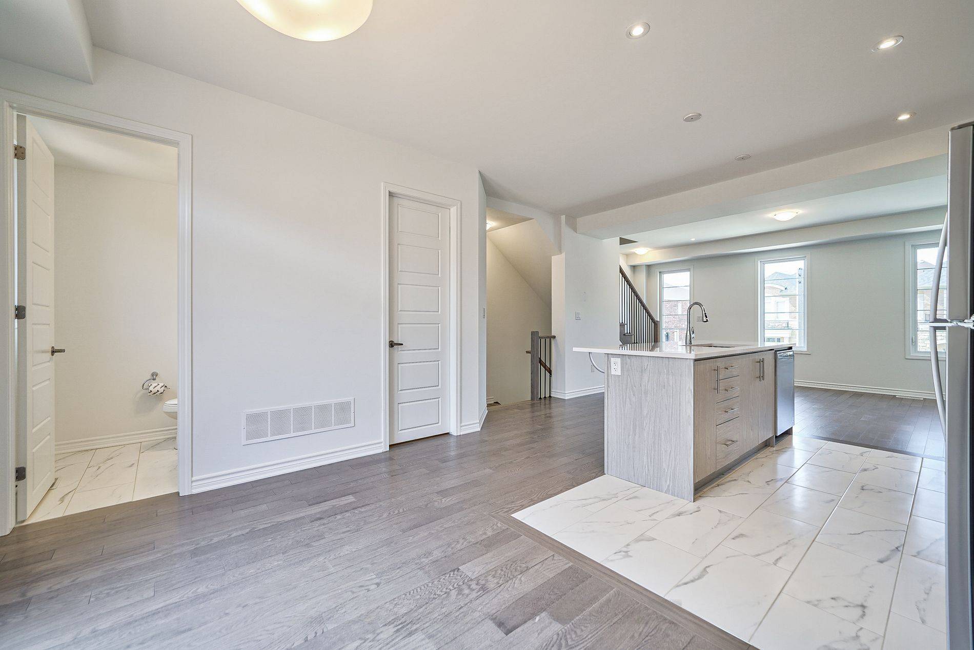 Oakville, ON L6H 7X7,126 Marigold GDNS
