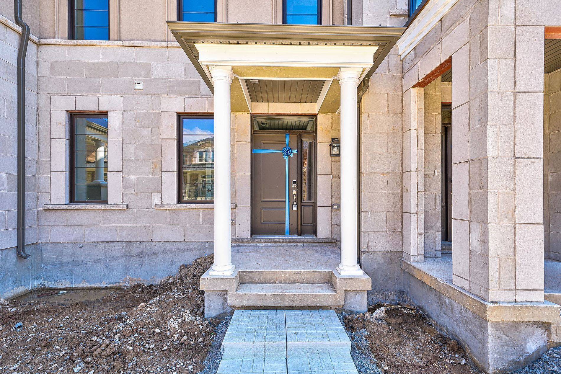 Oakville, ON L6H 7X7,126 Marigold GDNS