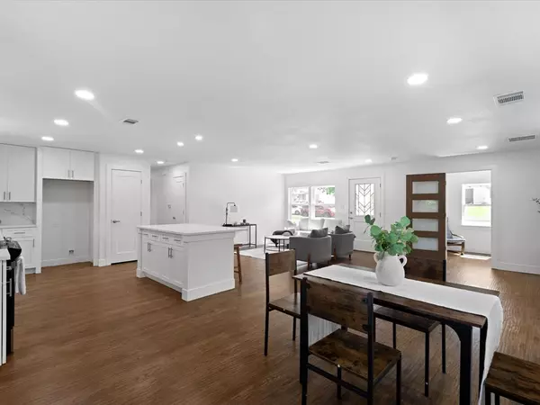 Dallas, TX 75211,2526 Wood Valley Drive