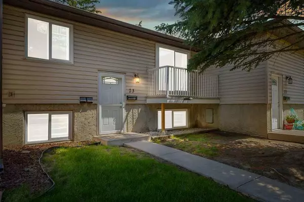 Calgary, AB T3A 2E2,5601 Dalton DR NW #23