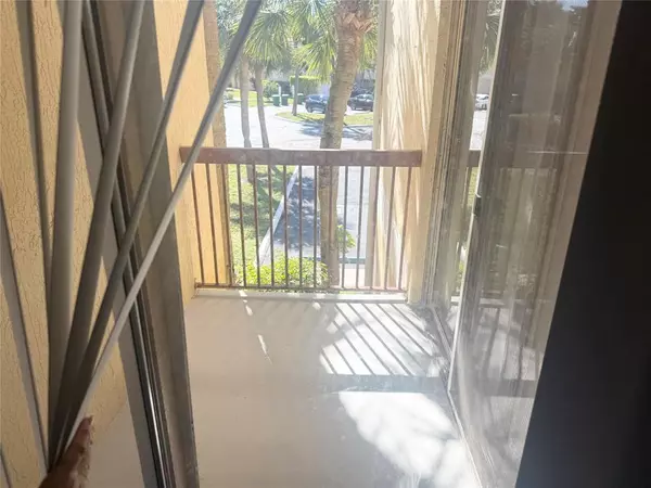 Tamarac, FL 33321,7680 Westwood Dr #822