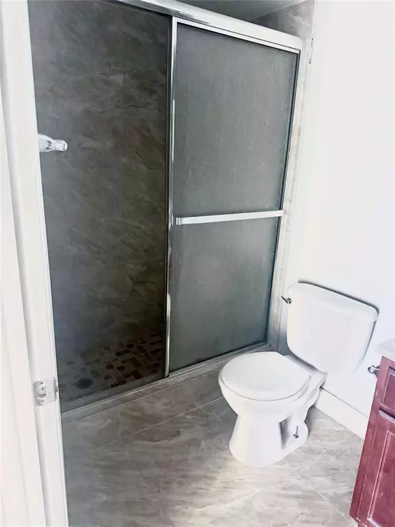 Tamarac, FL 33321,7680 Westwood Dr #822