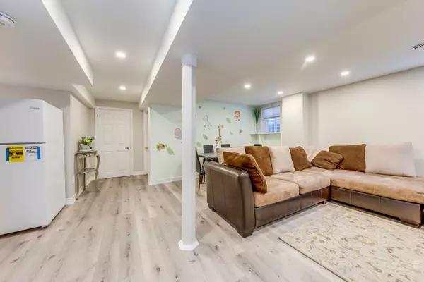 Mississauga, ON L4W 5M5,1292 Willowbank TRL #Lower