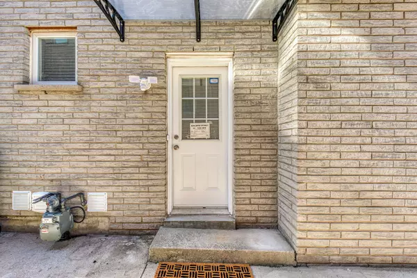 Mississauga, ON L4W 5M5,1292 Willowbank TRL #Lower