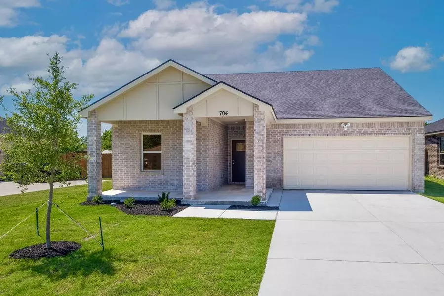 704 S Medora Street, Terrell, TX 75160