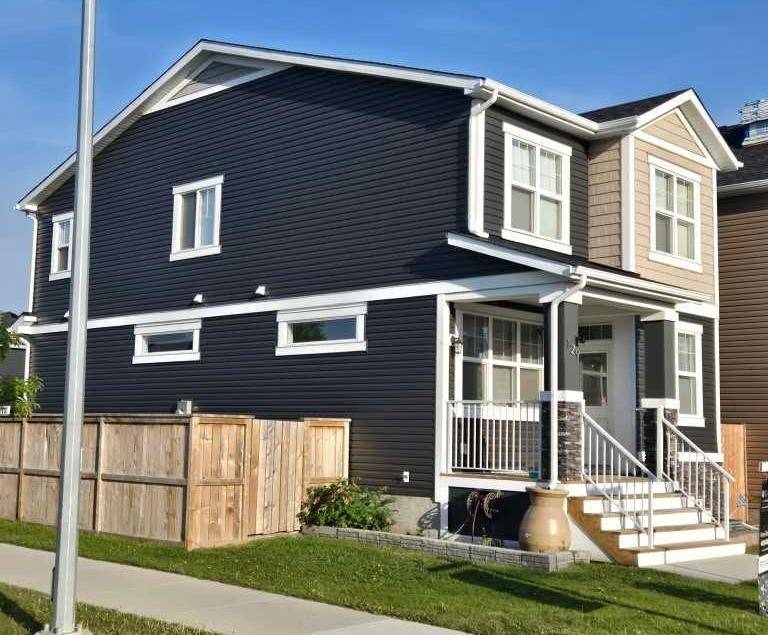 129 Red Embers CRES Northeast, Calgary, AB T3N 0R4