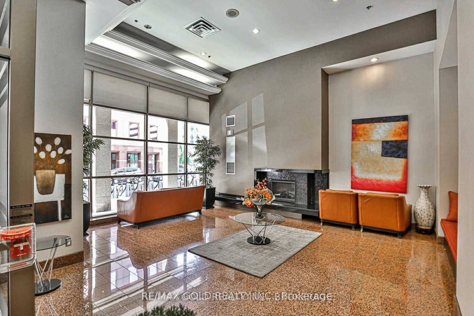 Toronto C01, ON M5G 2M4,736 Bay ST #710