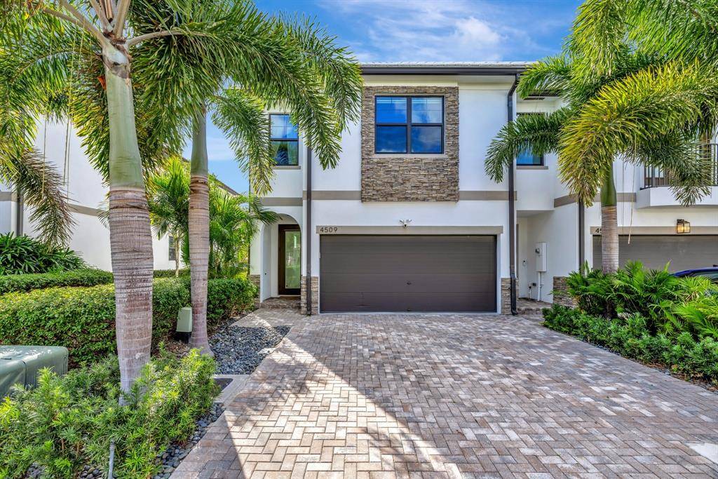 4509 E Aqua Bella Ln, Fort Lauderdale, FL 33312