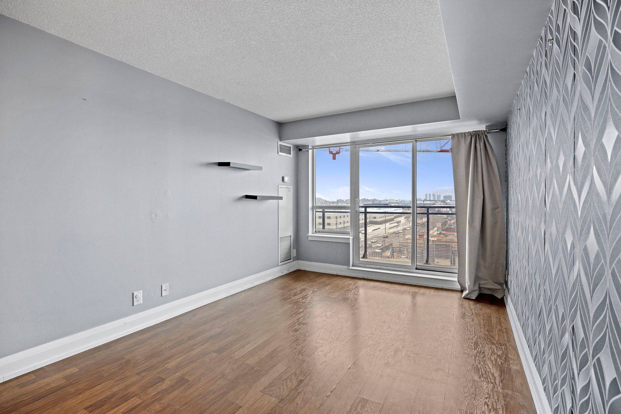 Toronto W05, ON M3J 0G5,55 De Boers DR #812