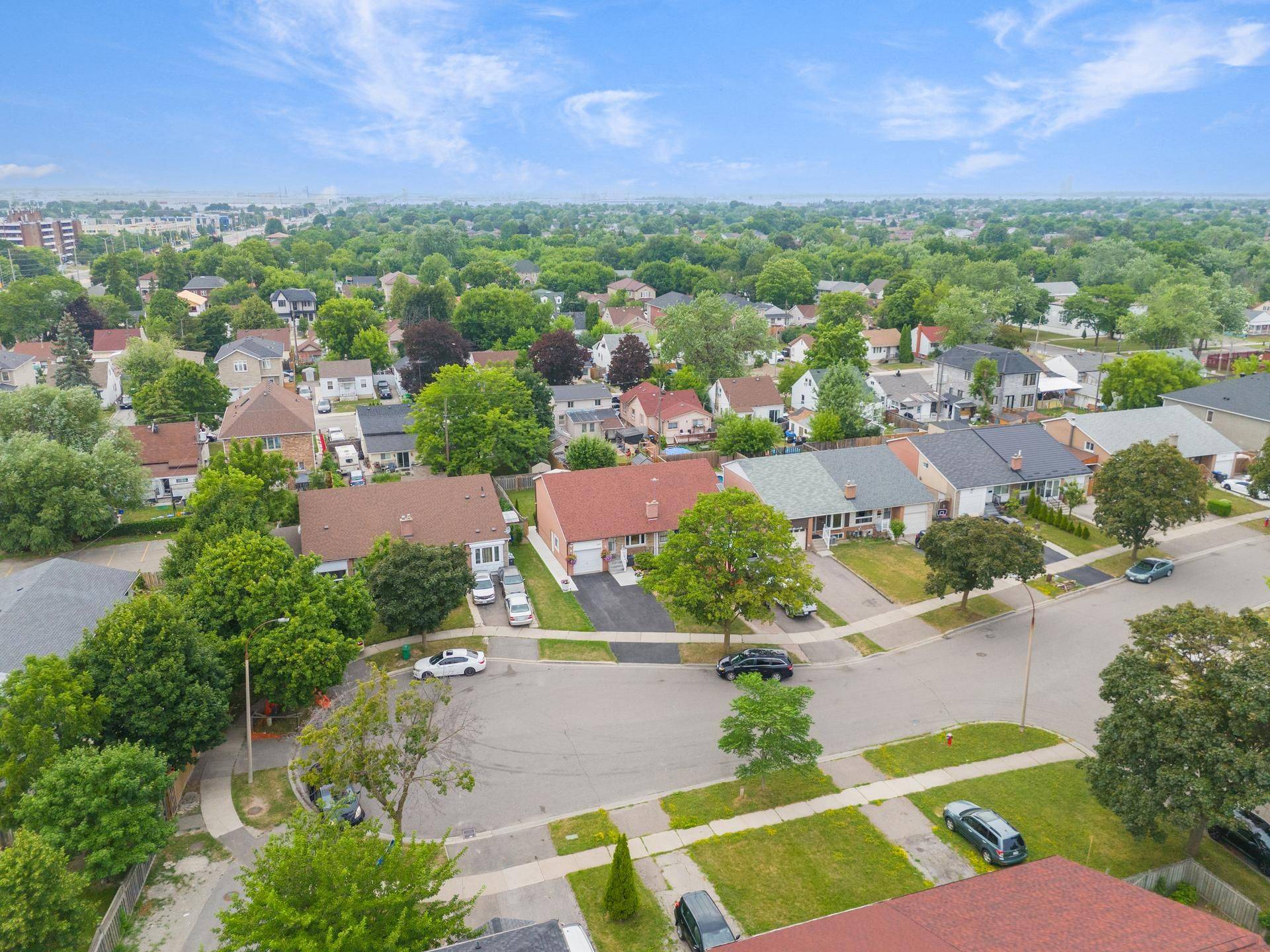 3047 Merritt AVE, Mississauga, ON L4T 1N9