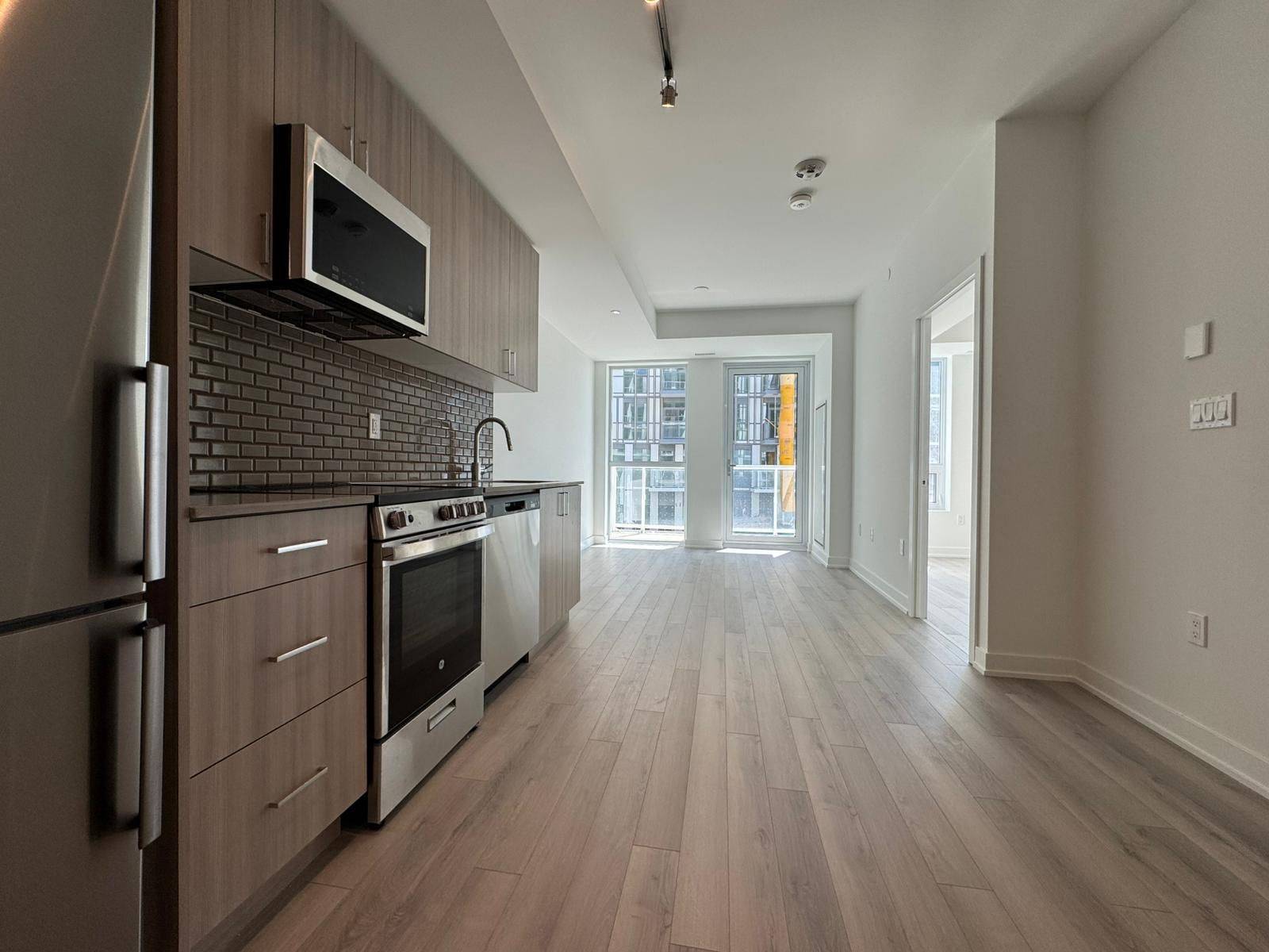Oakville, ON L6H 8C7,1005 Dundas ST E #206