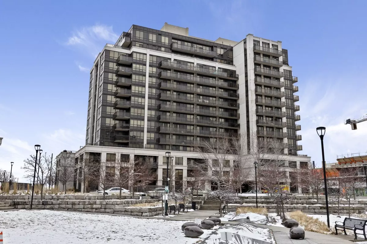 Toronto W05, ON M3J 0G5,55 De Boers DR #812