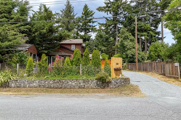 Colwood, BC V9B 5E4,614 Evans Dr #A