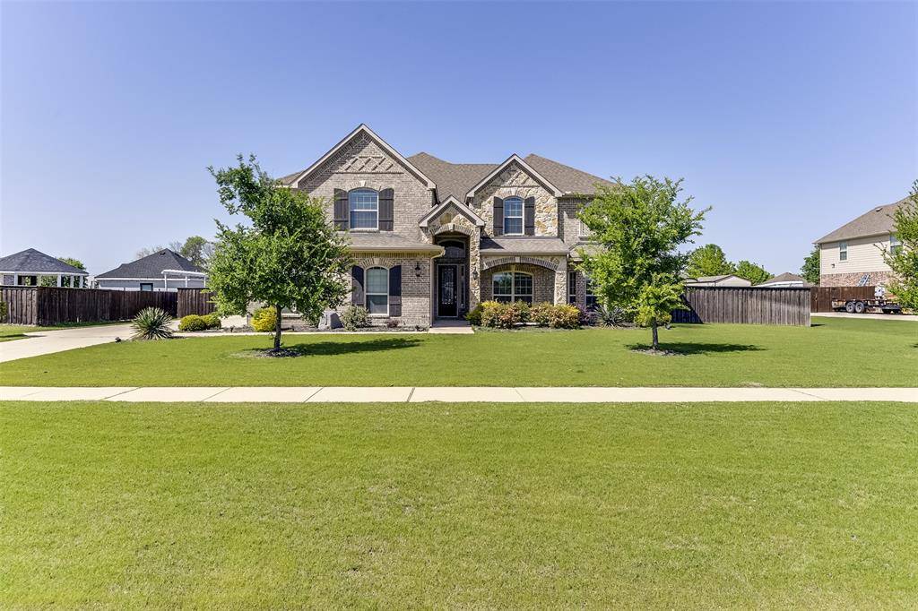 211 Stonegate Way, Red Oak, TX 75154