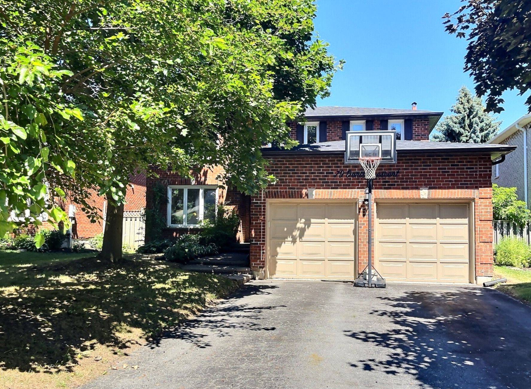 79 Doris CRES, Newmarket, ON L3Y 7V5
