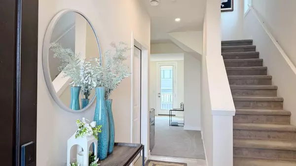 Calgary, AB T3B6L6,932 Crestridge Common SW