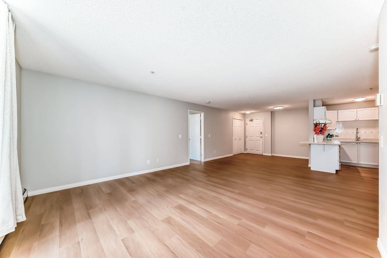 Calgary, AB T3K 5J8,9 Country Village Bay Northeast #207
