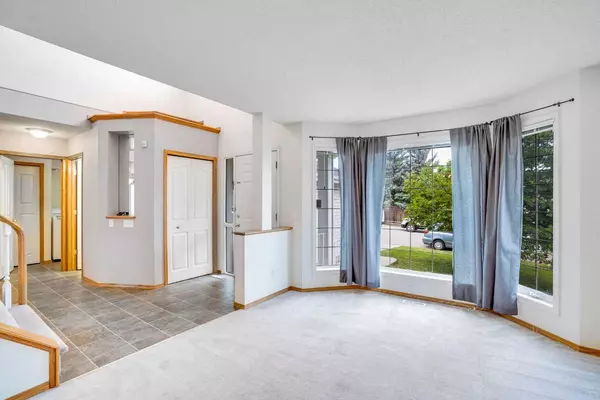 Calgary, AB T3A 5E9,82 Edgevalley Close Northwest