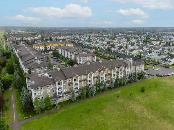 Calgary, AB T2Z 0M7,115 Prestwick Villas SE #3305