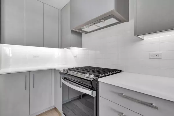 Calgary, AB T3H6M1,8230 Broadcast AVE #412