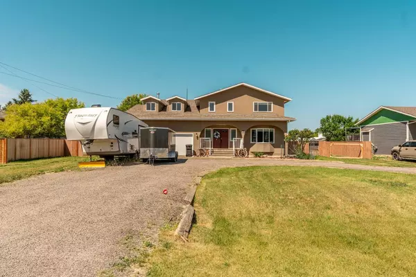 228 Centre ST, Magrath, AB T0K 1J0