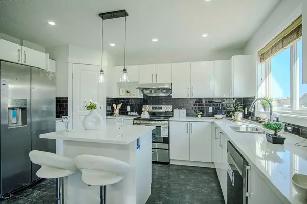 23 Saddlebrook GDNS NE, Calgary, AB T3J 5M7