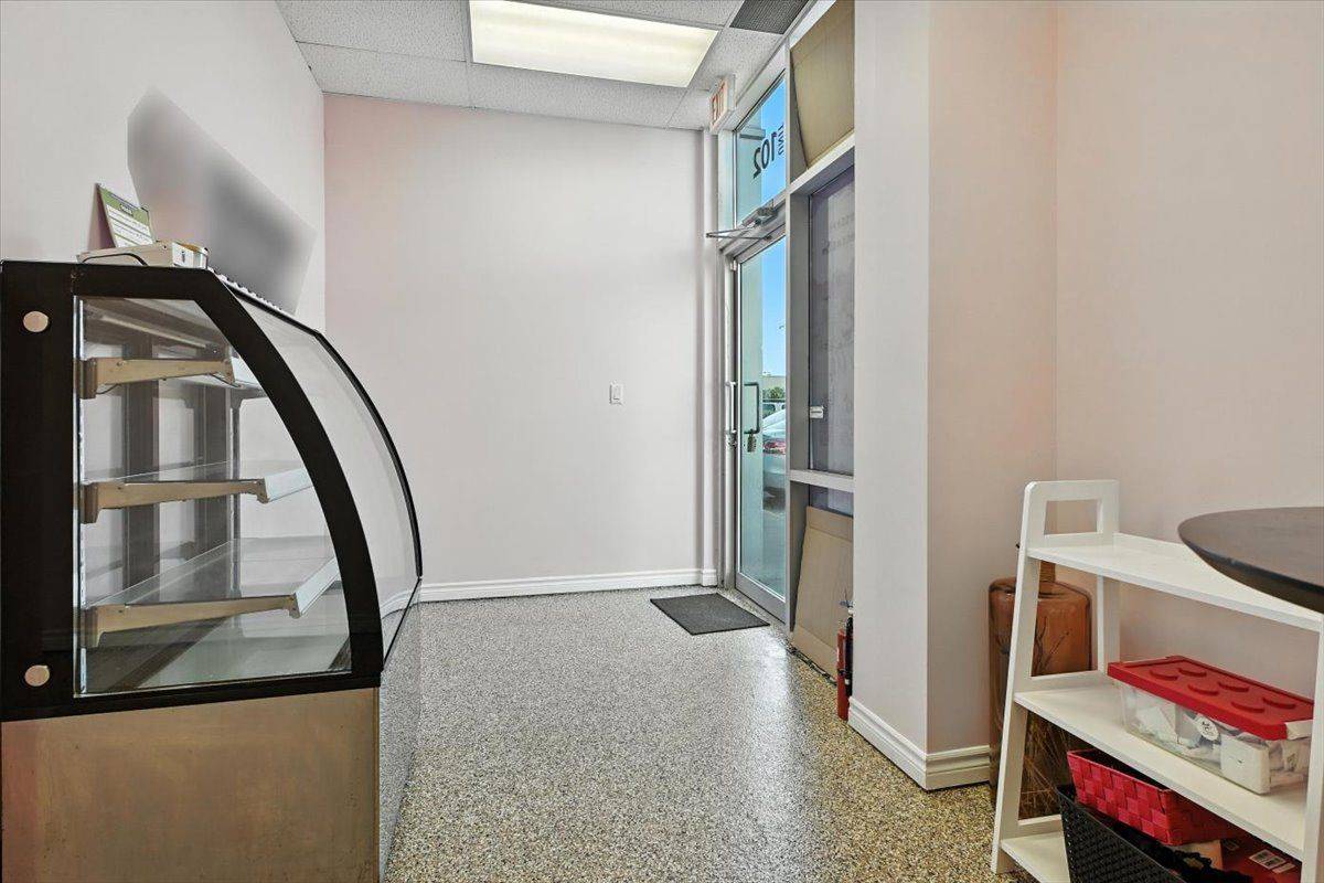 Oshawa, ON L1J 8P7,1143 Wentworth ST W #102