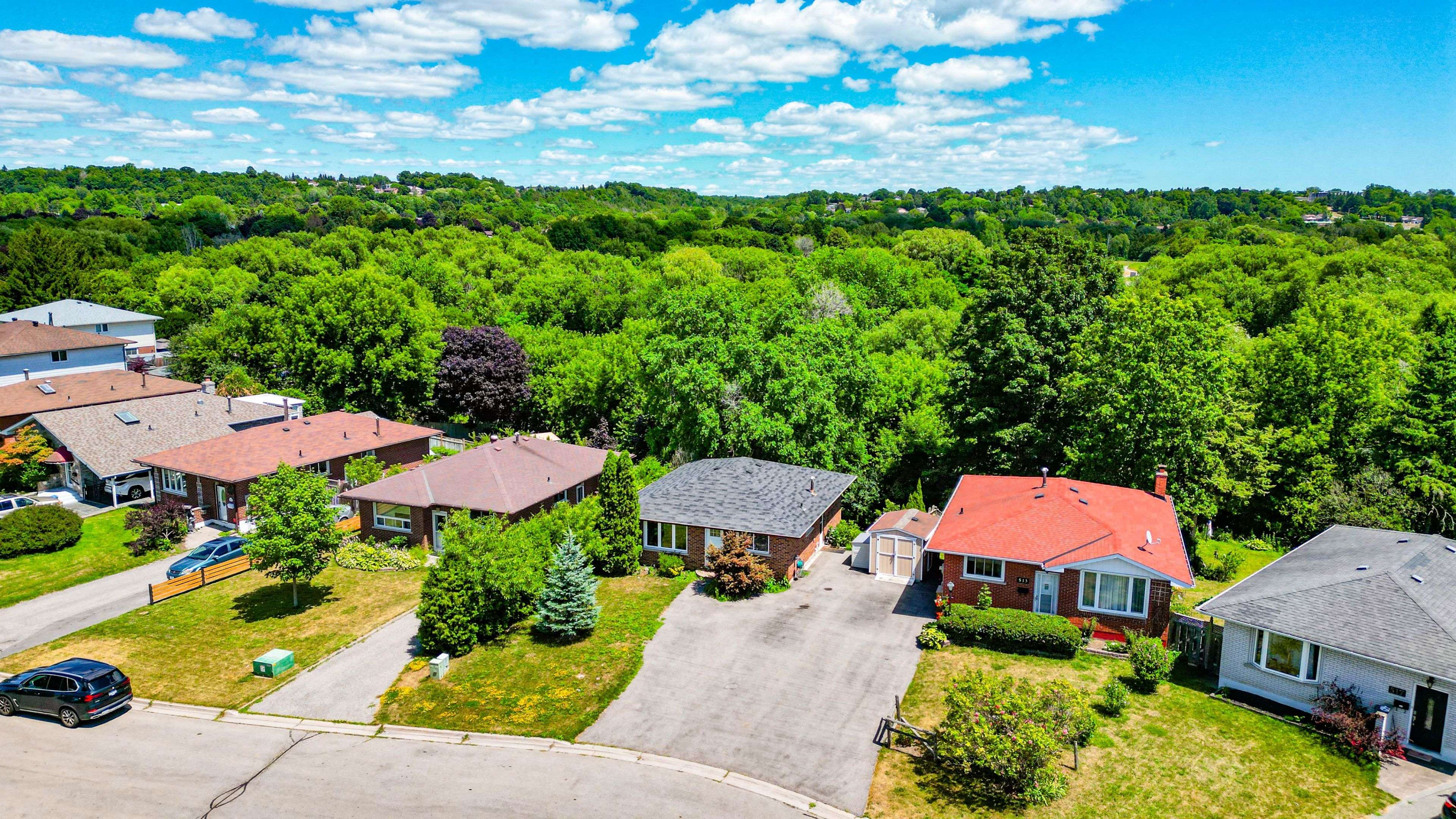 Oshawa, ON L1H 3K8,509 Tennyson CT