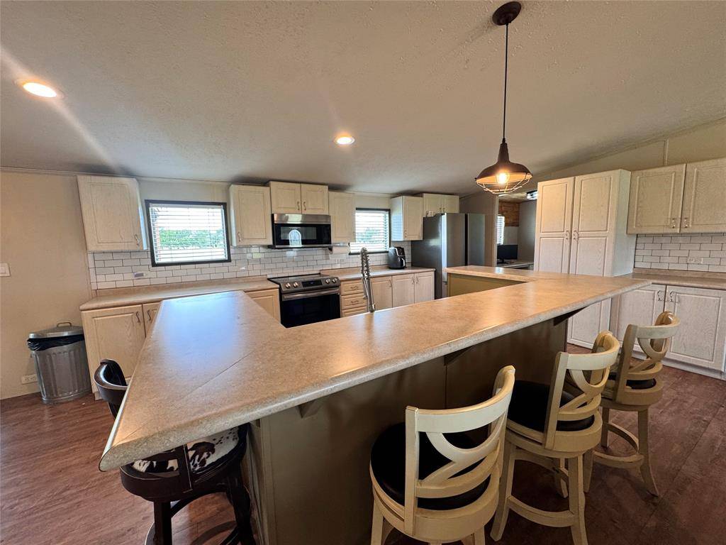 415 Lake Whitney Drive, Whitney, TX 76692