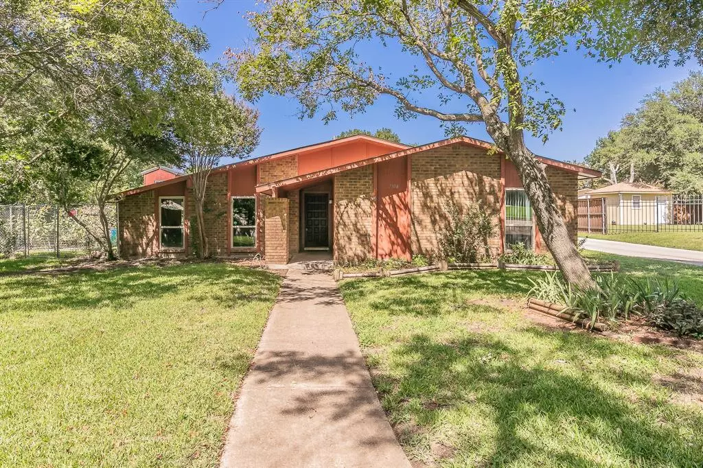 Grand Prairie, TX 75052,2106 Acer Court