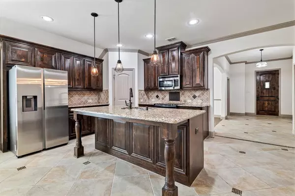 945 Lake Meadow Lane, Little Elm, TX 75068
