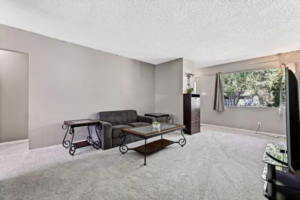 Calgary, AB T3E 3M3,3122 42 ST SW