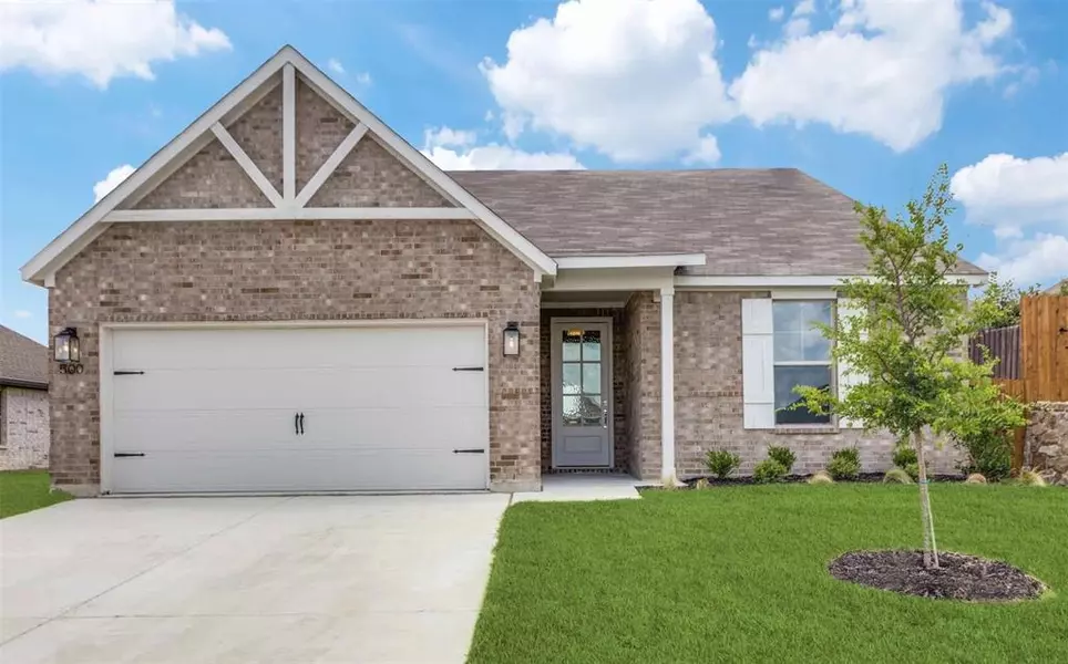 500 Lakeway Lane, Justin, TX 76247