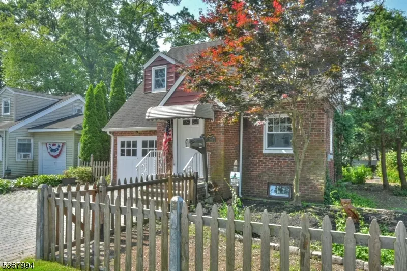 36 Grove St, Waldwick Boro, NJ 07463