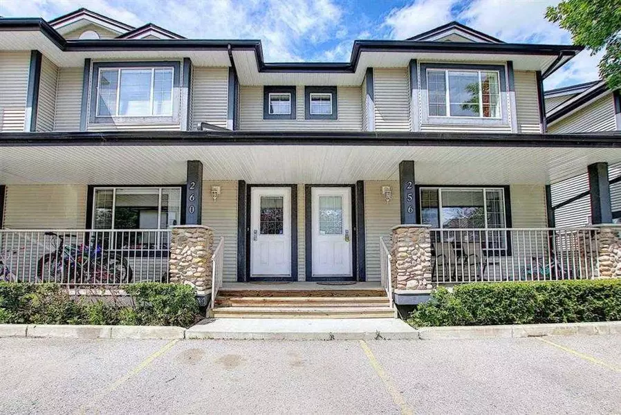 260 Stonemere PL, Chestermere, AB T1X 1N2