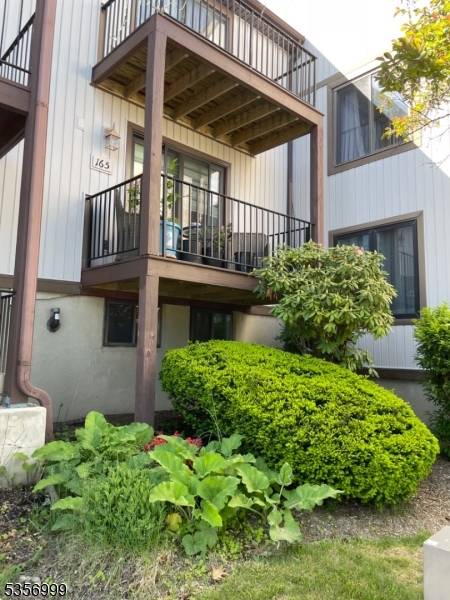 9165 Ashland Ct, Stanhope Boro, NJ 07874