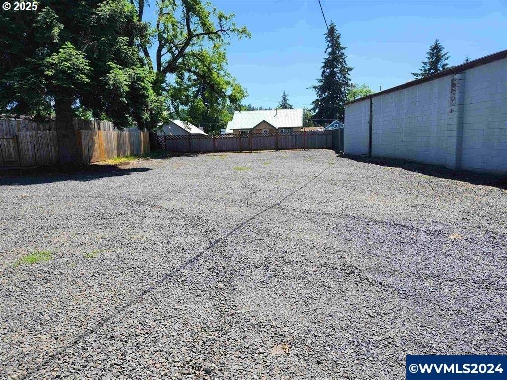 2123 MAIN ST, Sweet Home, OR 97386