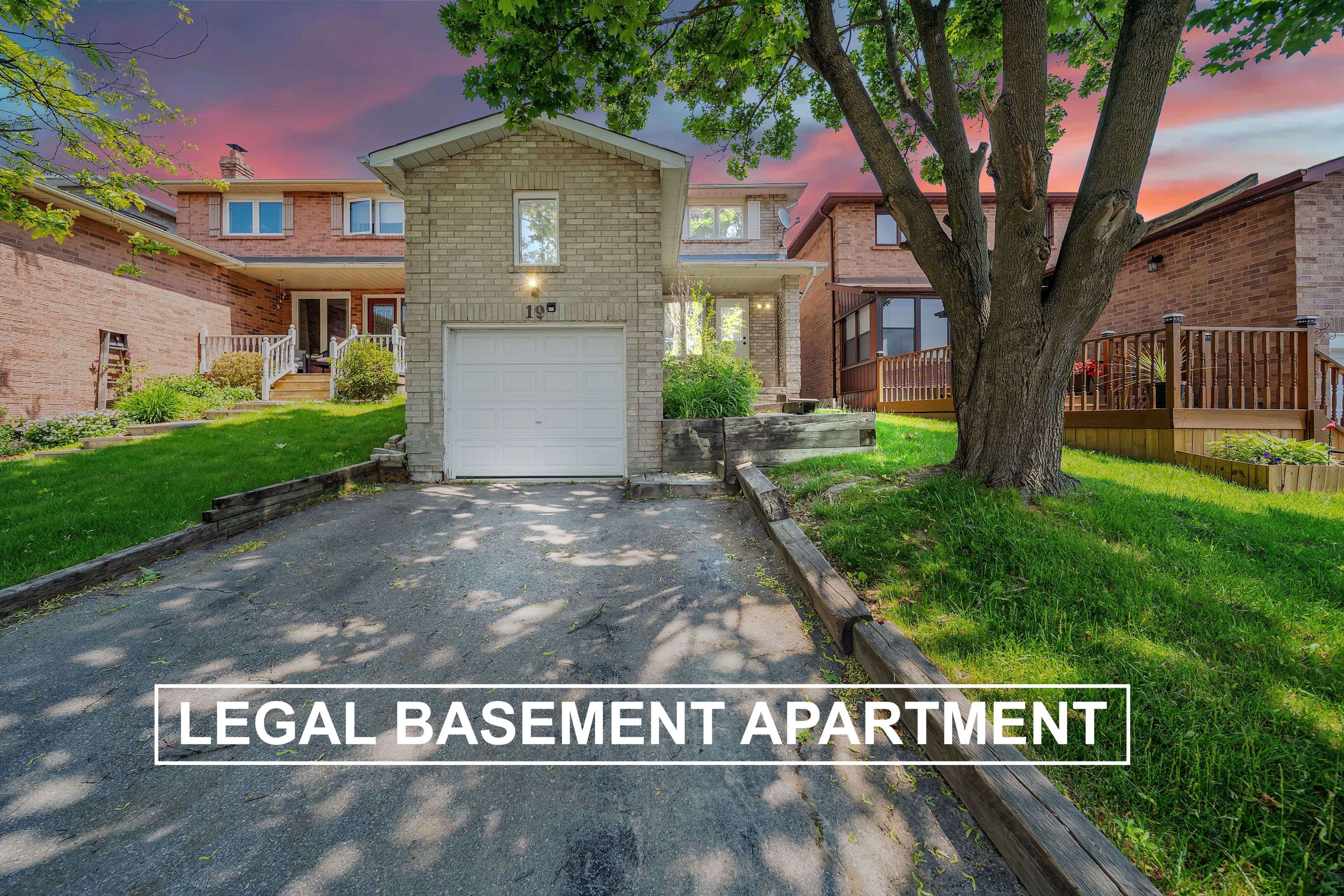 19 Palmer DR, Ajax, ON L1S 5W9
