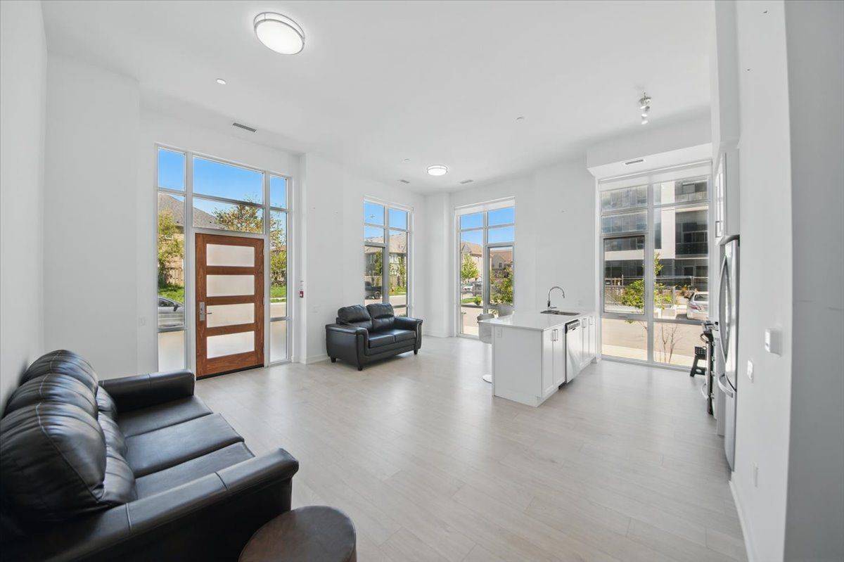 Mississauga, ON L4Z 0C6,8 Nahani WAY #124