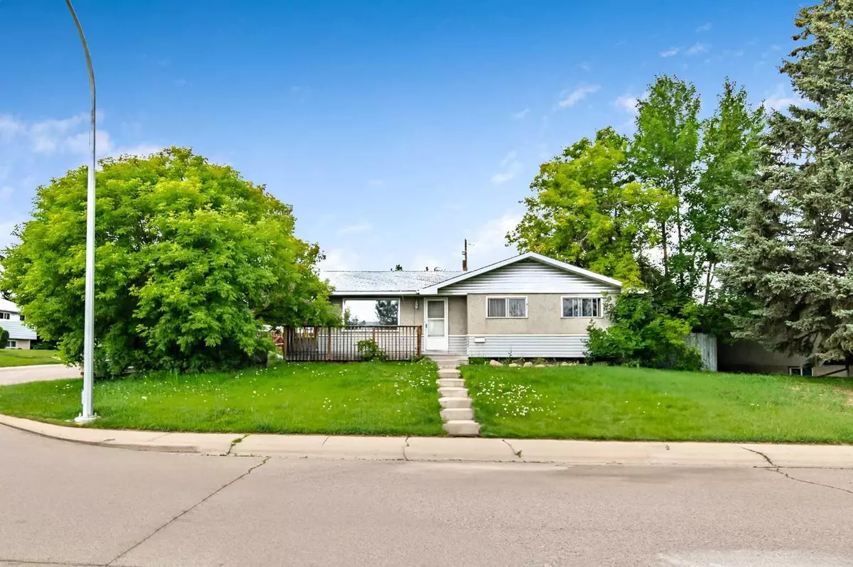Calgary, AB T3B 2L5,3403 73 ST NW