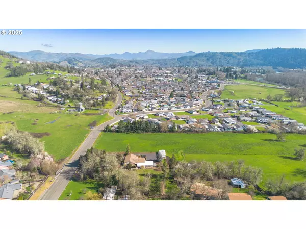 Roseburg, OR 97471,LOOKINGGLASS RD