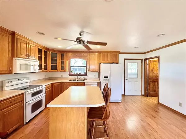 Gainesville, TX 76240,665 CR 405
