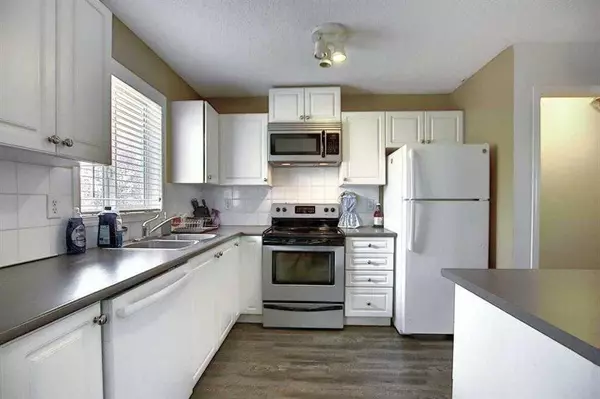 Chestermere, AB T1X 1N2,260 Stonemere PL